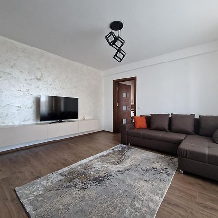 Downtown Apartment Рымнику-Вылча Экстерьер фото