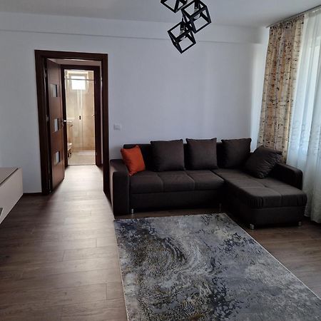 Downtown Apartment Рымнику-Вылча Экстерьер фото