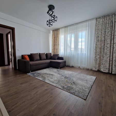 Downtown Apartment Рымнику-Вылча Экстерьер фото