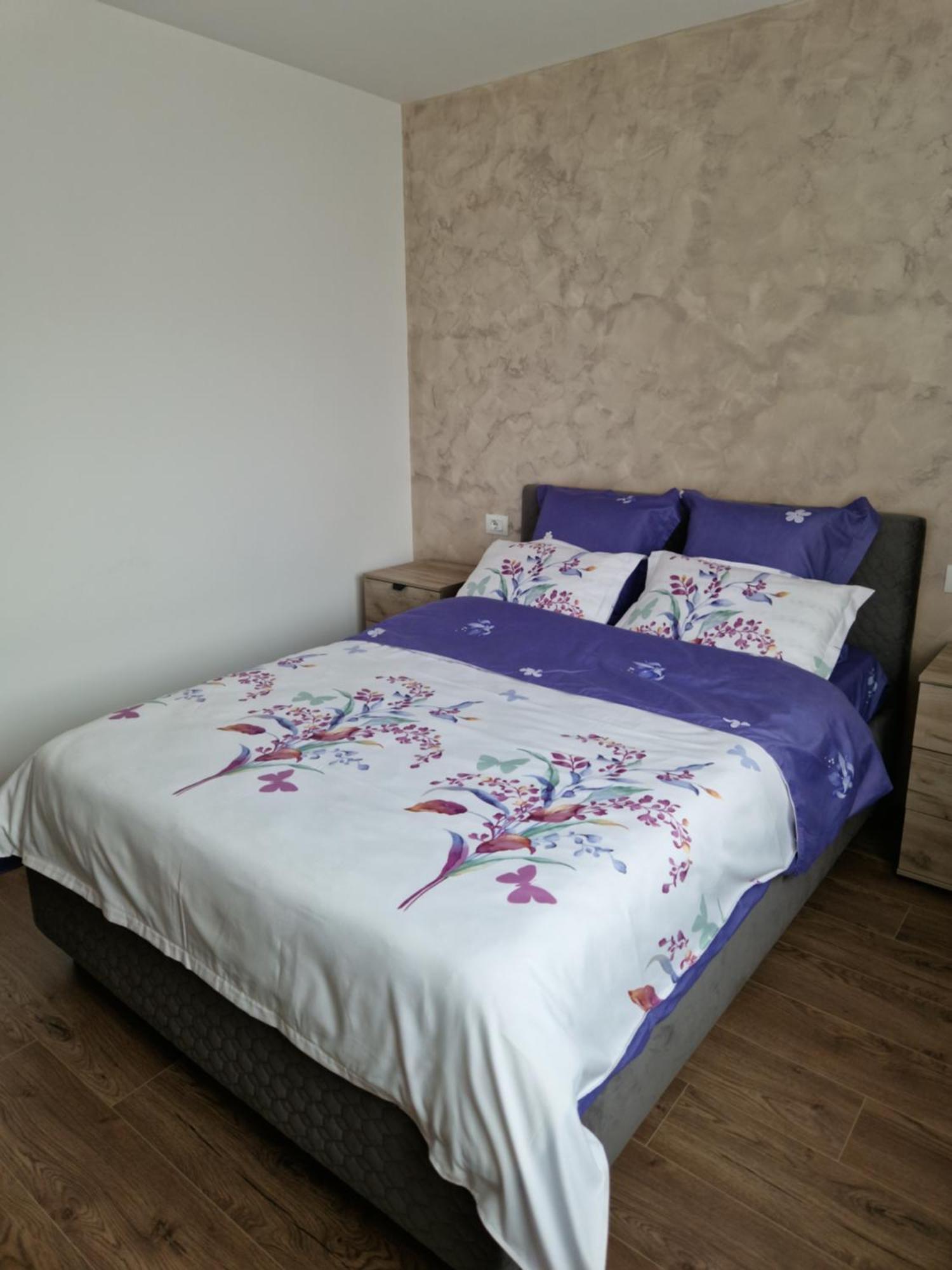 Downtown Apartment Рымнику-Вылча Экстерьер фото