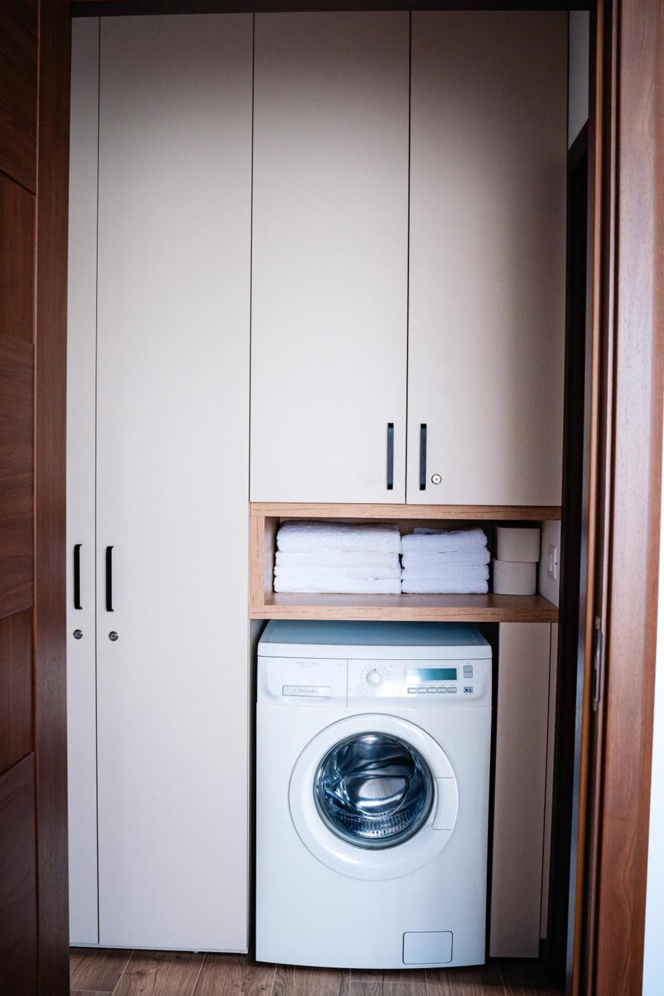 Downtown Apartment Рымнику-Вылча Экстерьер фото