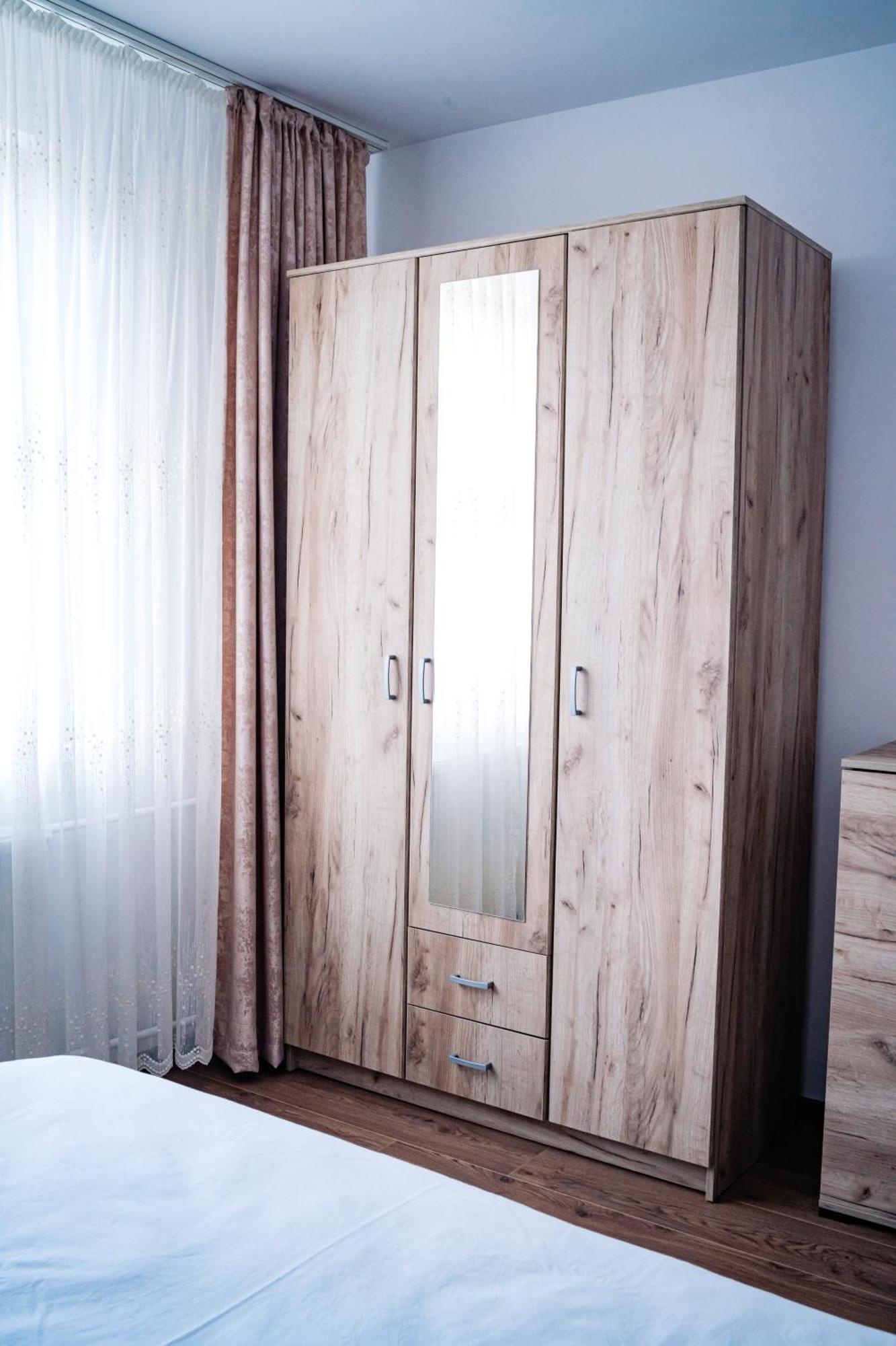Downtown Apartment Рымнику-Вылча Экстерьер фото